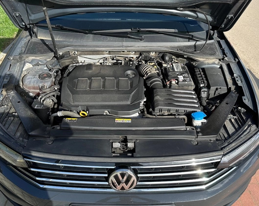 Volkswagen Passat cena 69900 przebieg: 241000, rok produkcji 2020 z Staszów małe 46